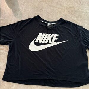 Cropped Nike tee